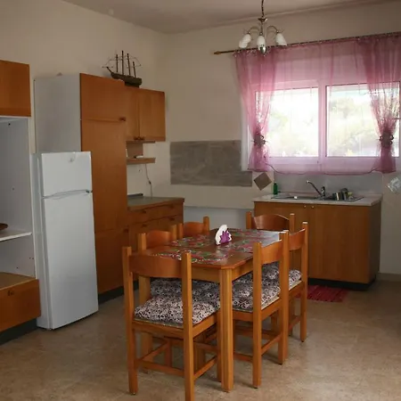 Kiki Stegna Apartmán *